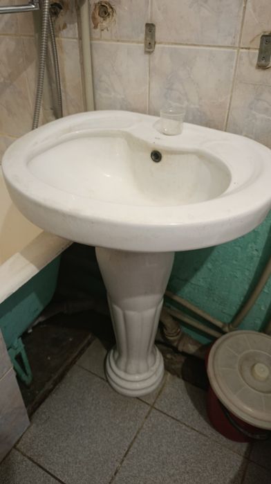 Продам умывальник "Тюльпан"