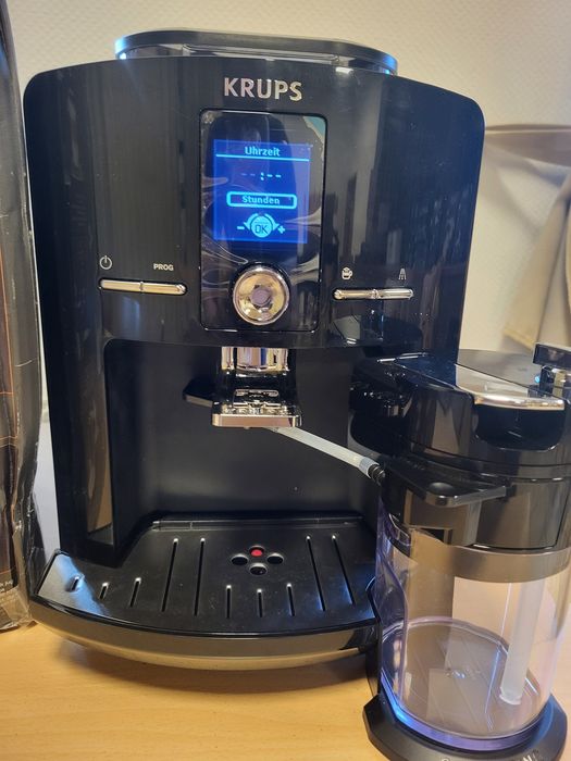 Кафеавтомат Krups Latt'Espress EA8298 с млечен контейнер и One Touch капучино Каферобот