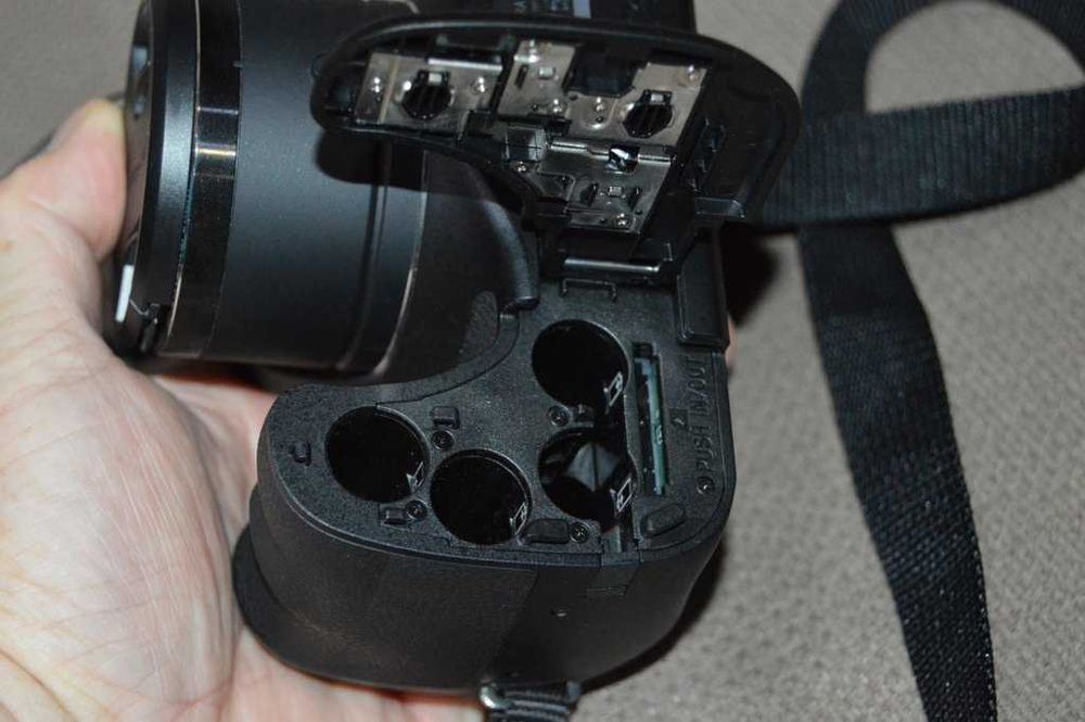 Aparat Foto Sony Cyber-shot DSC-H100 – 16.1 MP, Zoom Optic 21x, Stabilizare Optică, În stare perfectă