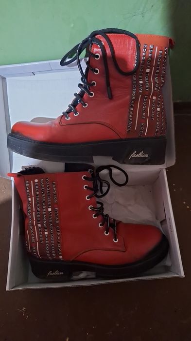 Ботуши 38 номер  от естествена кожа са .