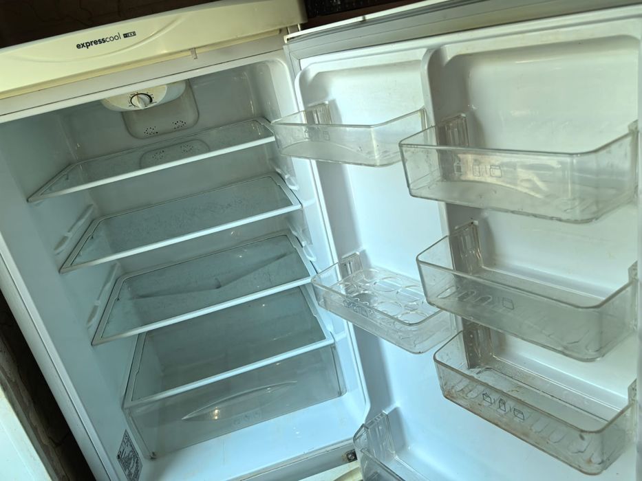 Продам рабочий холодильник Б/У