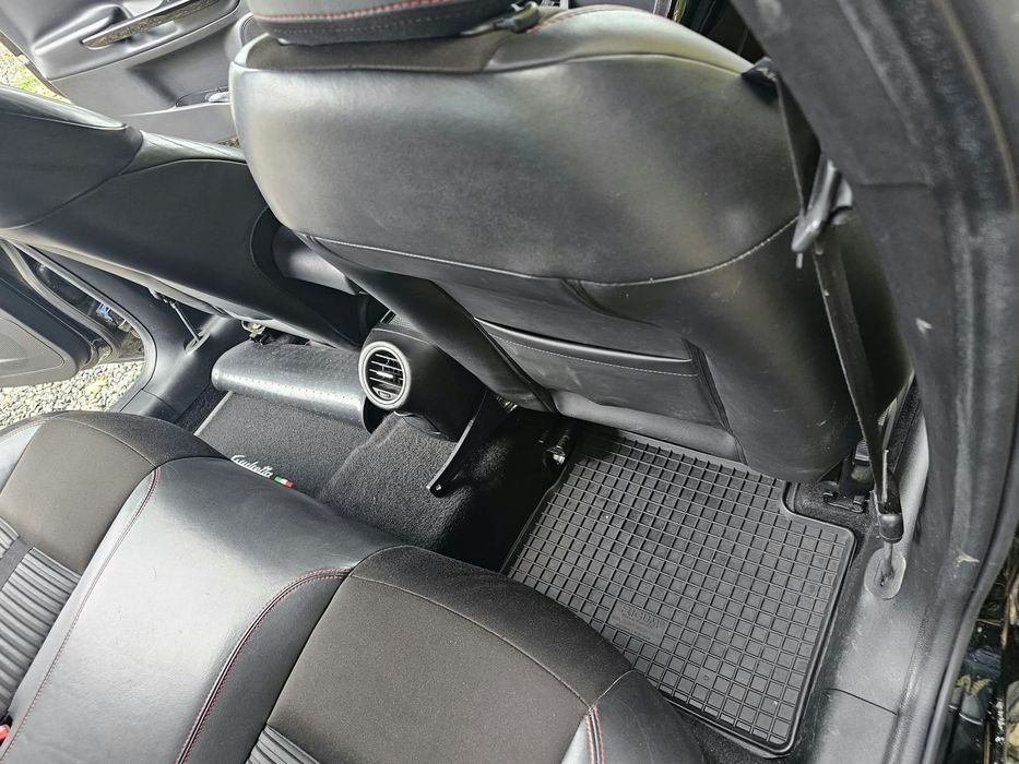 Alfa Romeo Giulietta 2012 diesel, 5.691 € — imagine 2