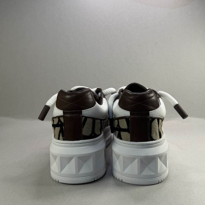 Valentino Garvani Stud XL! НОВИ! Дамски