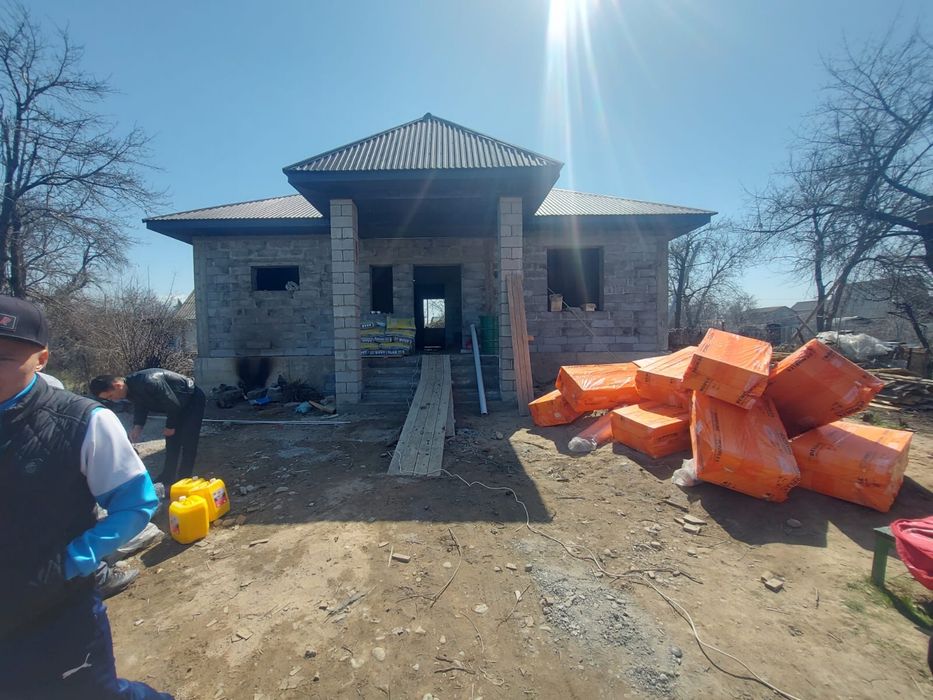 Строительные мастеры из Узбекистана