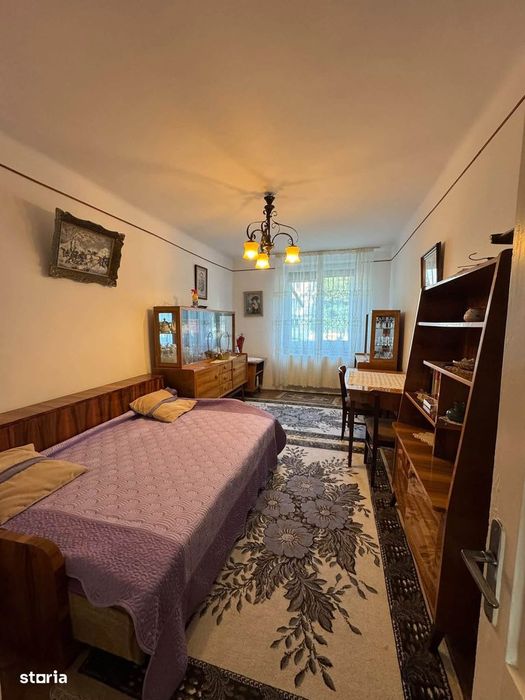 De vanzare apartament cu 3 camere, decomandat, mobilat, 69900euro