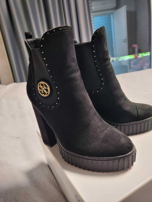 Дамски боти и ботуши на марката Guess 39 номер