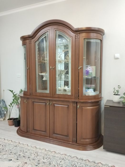 Продам сервант в хорошем состоянии