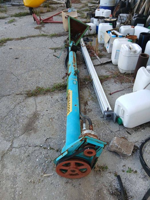 Шнек за зареждане на сеялка