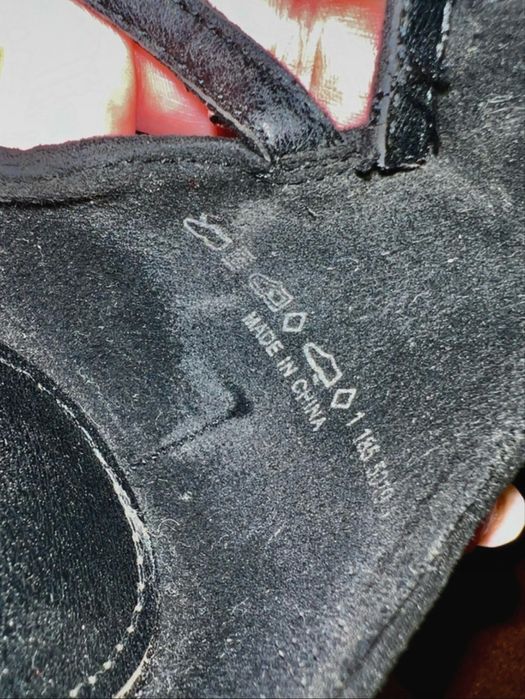 Pantofi negri cu pietre