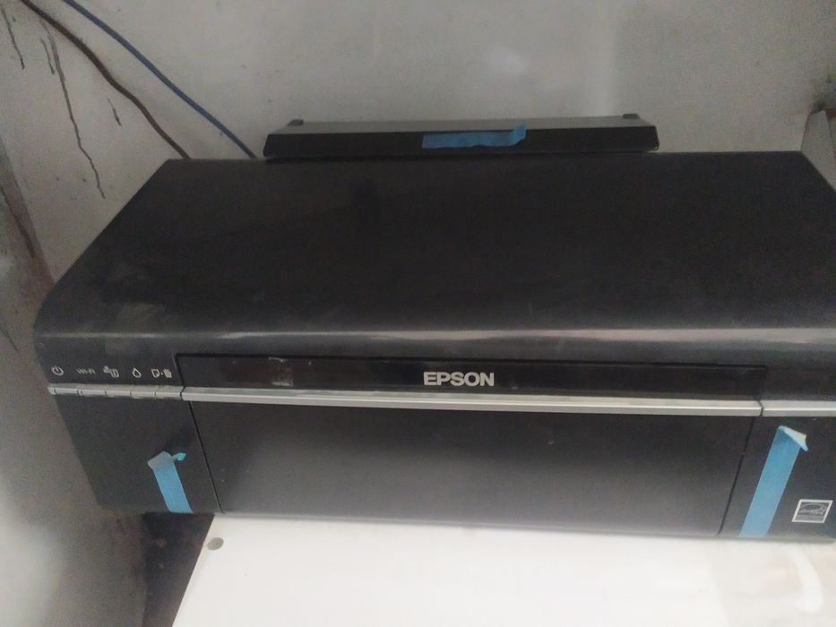 Epson l 805 цветной принтер сотилади.