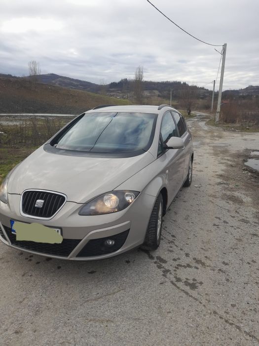 Siat Altea XL an 2010 motor 1,6 motorina cutie de  viteza manuala