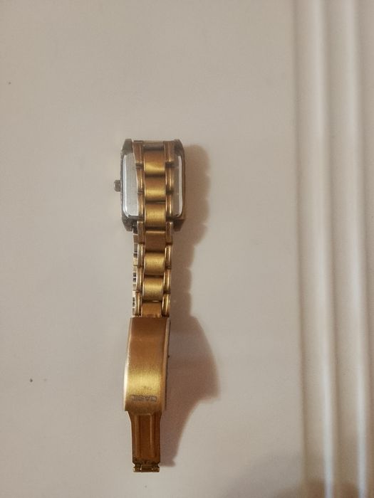 Срочно продам часы CASIO