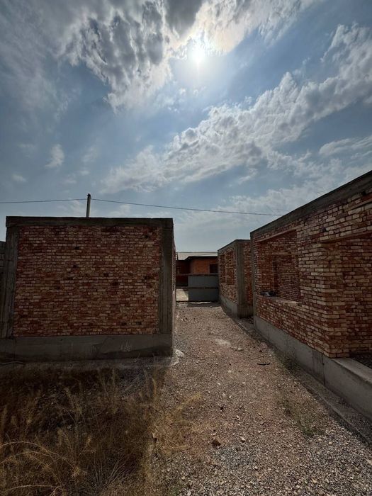 Кирпичный 2,5 сотих ховли уй сотилади