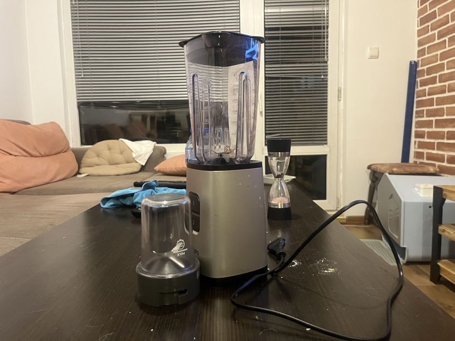 Блендер Phillips HR2604/80, 350 W, в скорости.