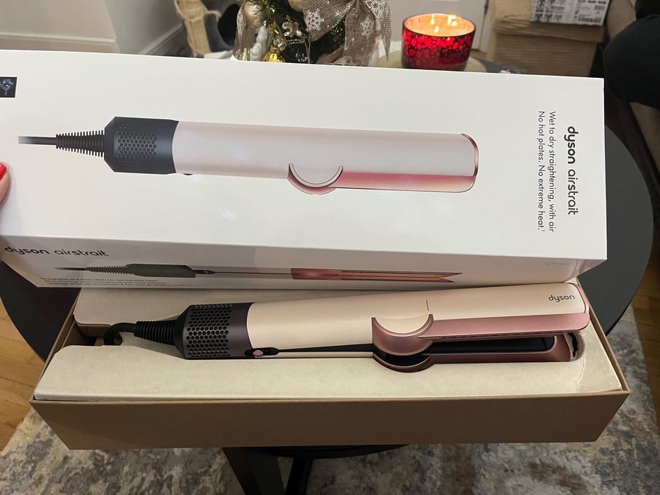 Aparat de uscat si indreptat parul Dyson