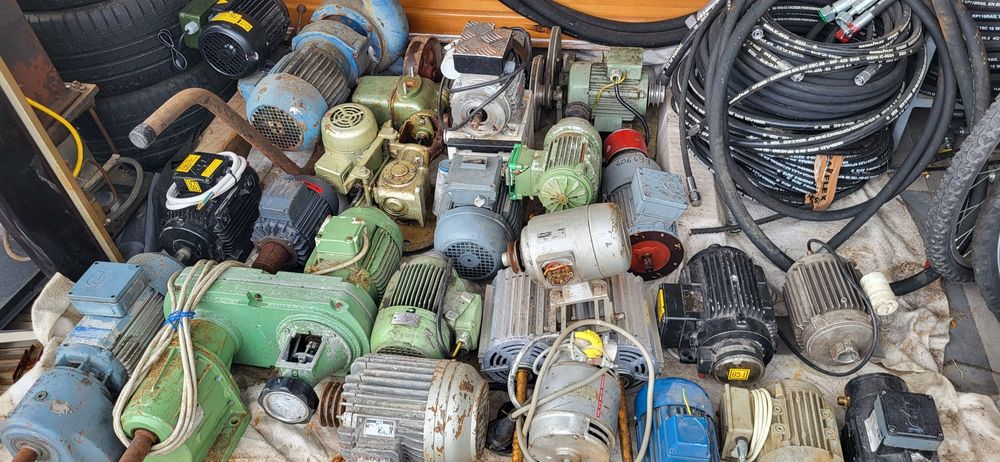 Motoare monofazice trifazice cu reductoare mai multe bucăți