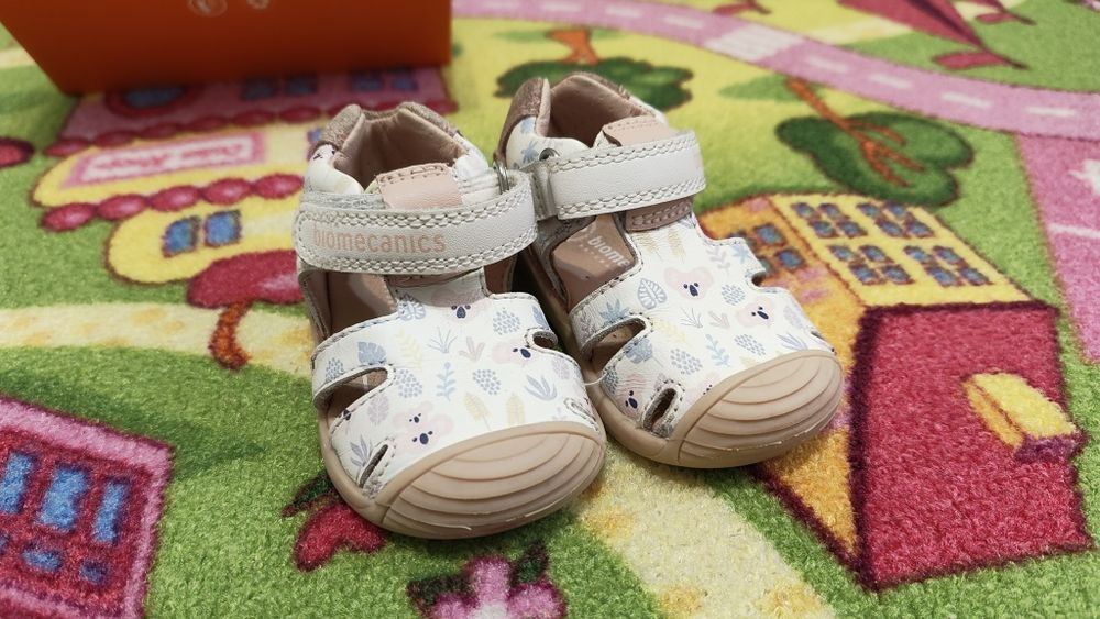 Сандали за прохождане biomechanics