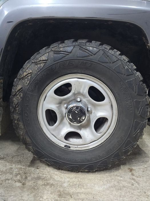 4 броя гуми 235/75/15 Kumho с джанти 5х139.7 за фероза, витара, джимни
