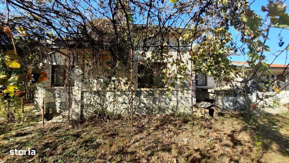 Vând proprietate în sat Brătești, com. Șirna, jud. Prahova