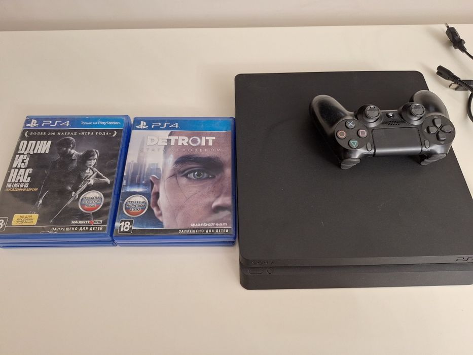 Playstation 4 slim