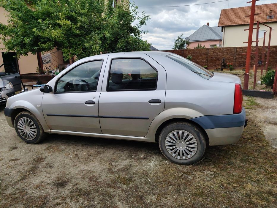 Vând Dacia Logan
