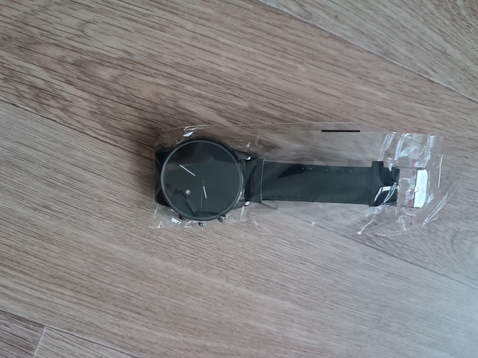 Продам часы кварцевые наручные новые