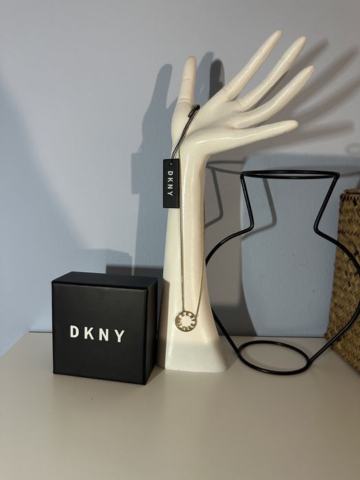 Ново дамско колие DKNY