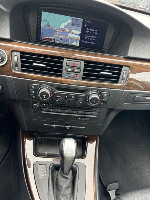 BMW Seria 3 E90 xDrive 320d