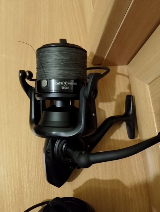 Лодка за захранка, макари, стойка