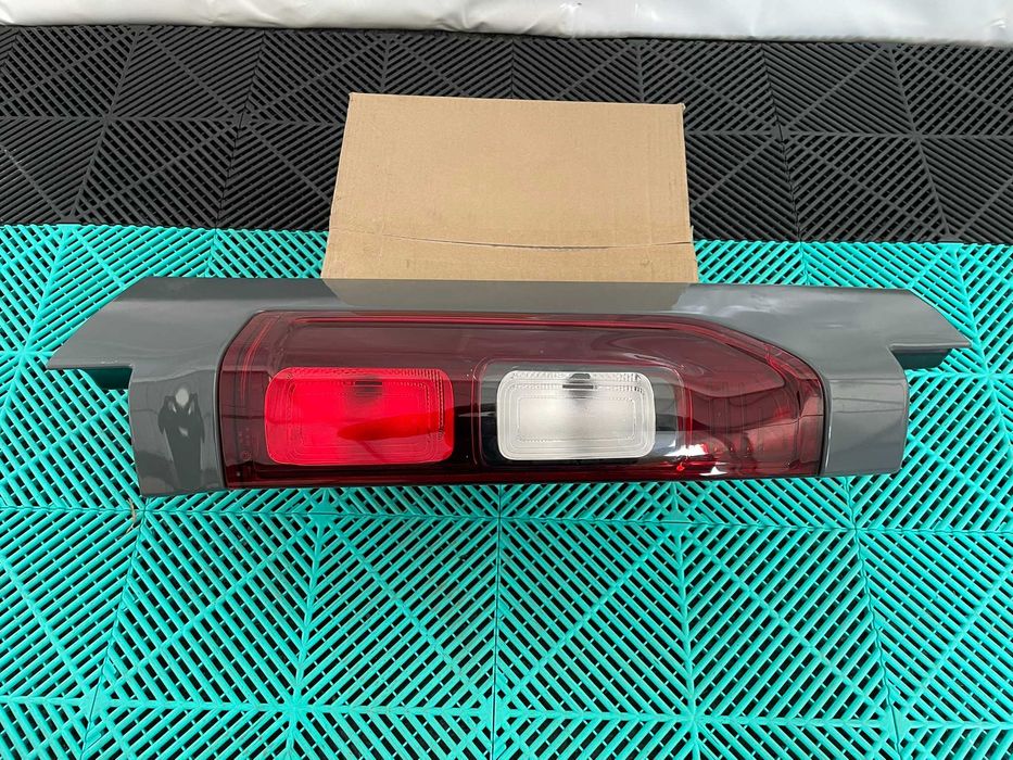 Lampa Renault Trafic 3 Vivaro 2014+ stanga dreapta originale Renault