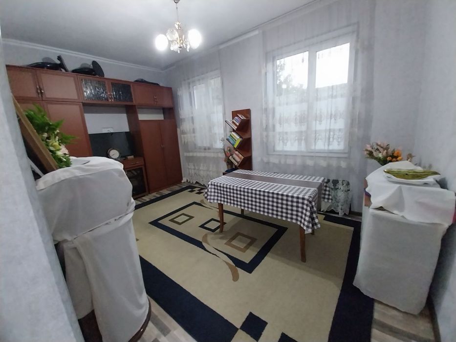 Nazarbek Tarnovda hovli sotiladi. Arzon narxda