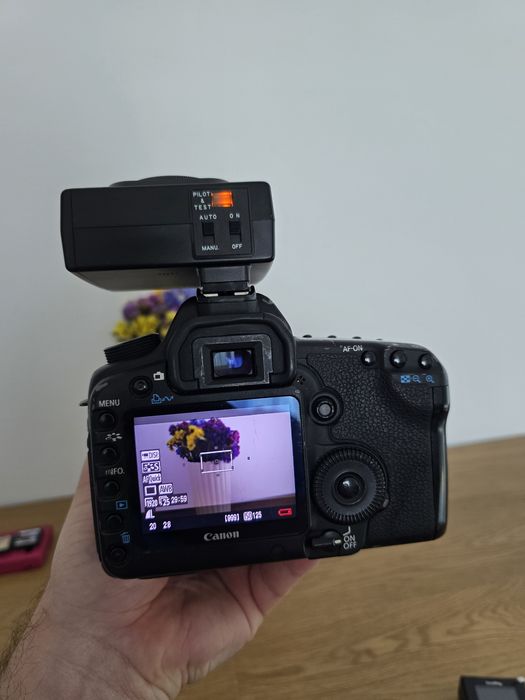 Canon EOS 5D Mark II DSLR profesional + accesorii