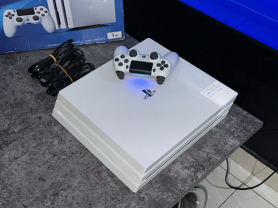 Идеальный PS4 PRO, 1TB, игры+джойстик+коробка!