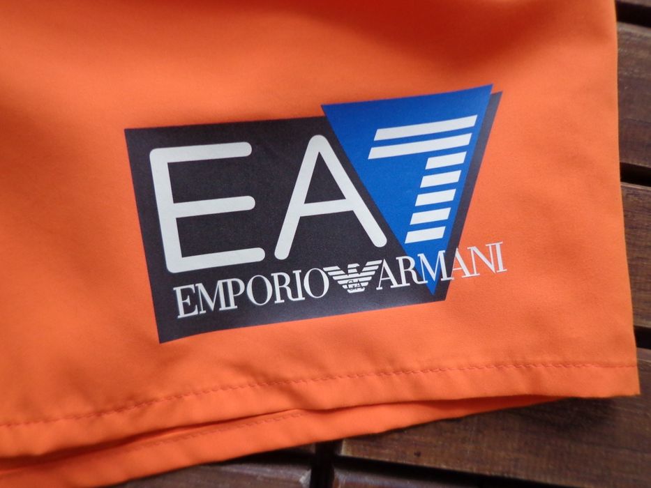 Мъжки плувни шорти EA7 Emporio Armani размери S, M