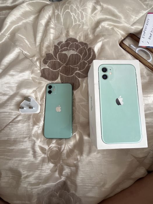 Продам IPhone 11 срочно!