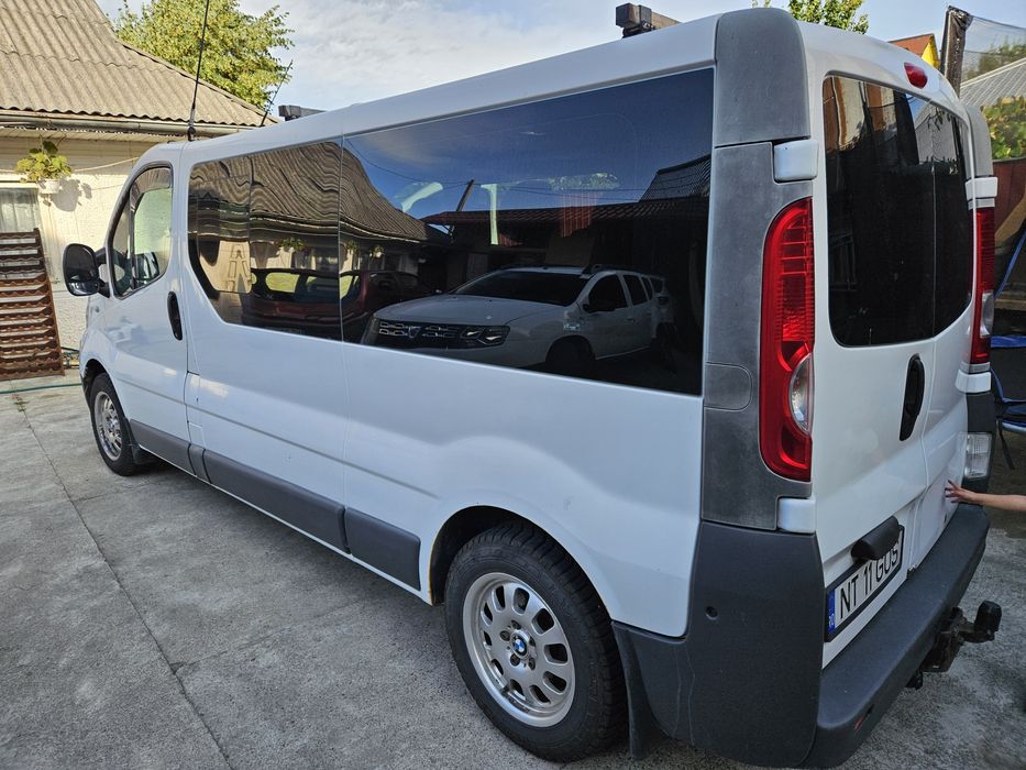 Renault Trafic 2.0 dCi 2011 8+1