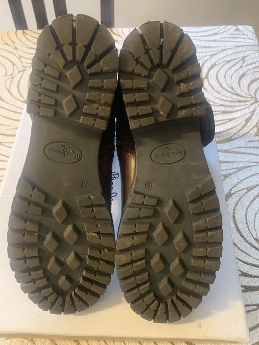 Ghetute iarna din piele Pepe Jeans London purtate de 2/3 ori marime 39