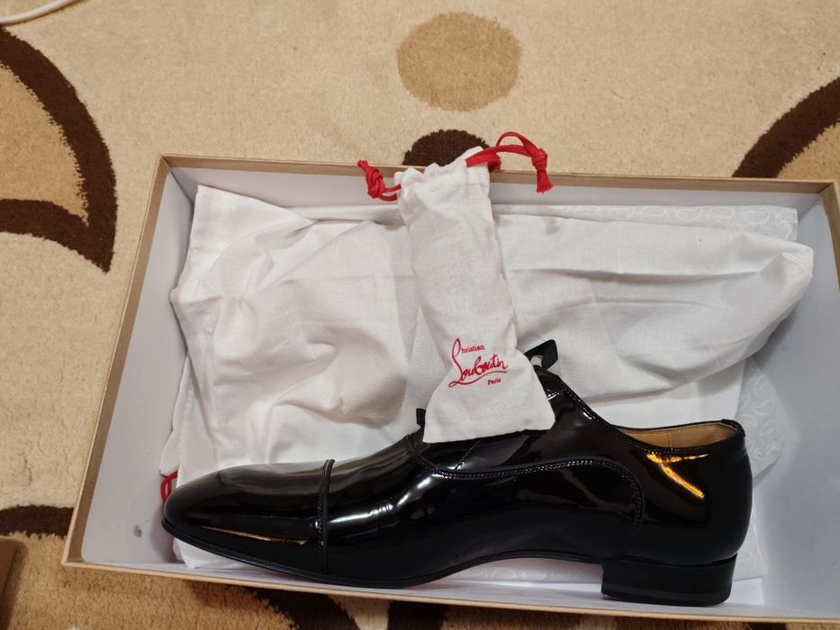Pantofi Christian Louboutin bărbați  piele lăcuită neagră Nr 43/5