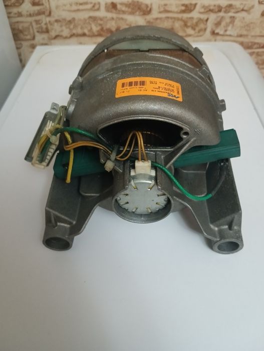 Продам двигатель от стиральной машины Candy