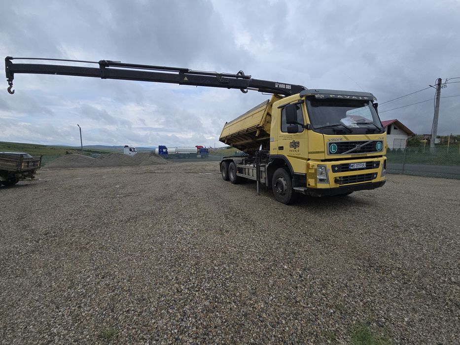 Volvo FM9 basculabil trilateral cu macara