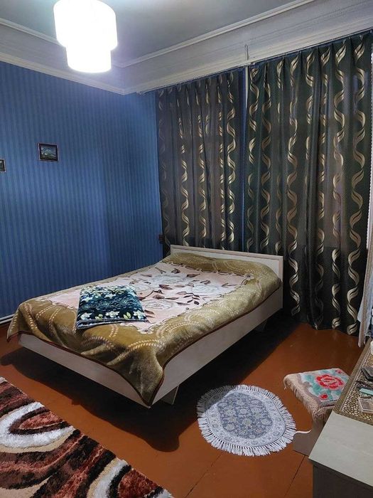 Продается 3-х комнатная в центре Чирчика