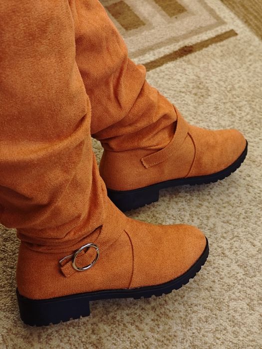 Новые рыже-коричневые сапоги