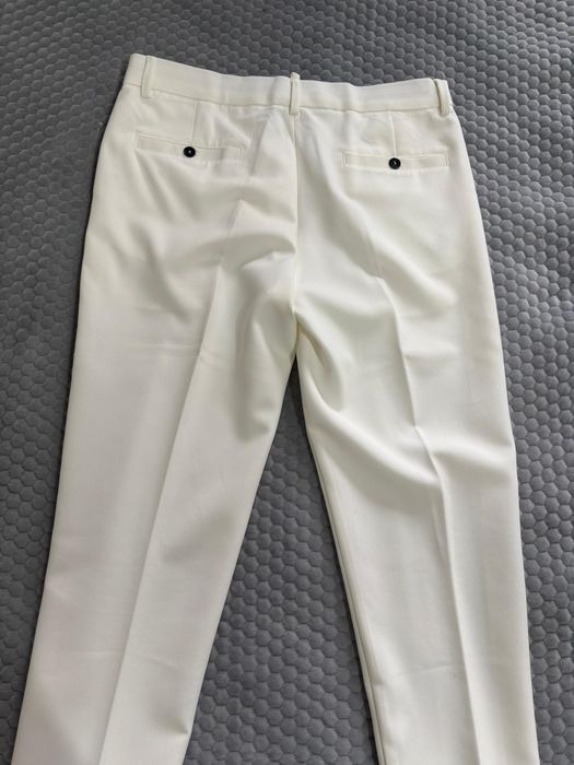 Белые слаксы и рубашки