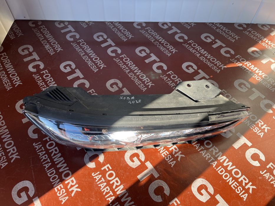 2 броя ляв и десен Фар Hyundai Kona