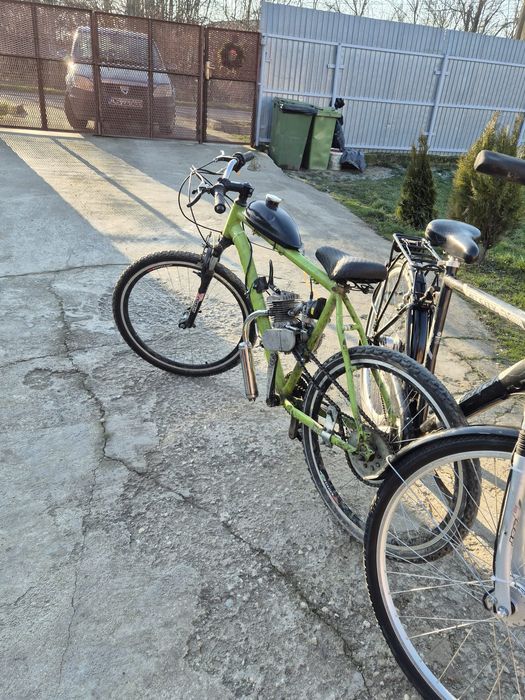 De vanzare bicicleta cu motor si bicicleta