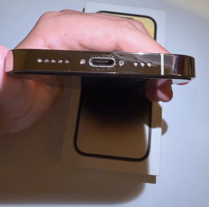 Iphone 14 Pro gold