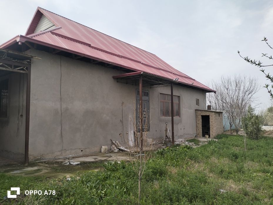 Yangi qurilgan xovli uy sotiladi