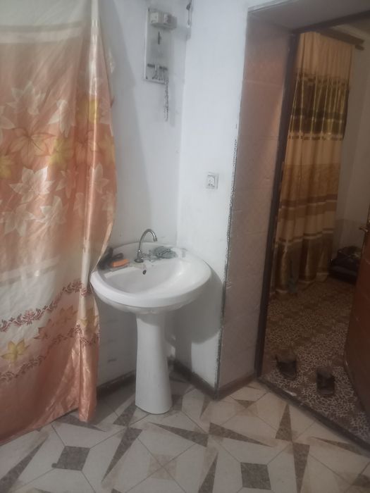 Жолдын жағасы үш бөлмелы