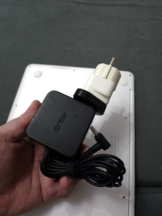 Ультрабук Asus ZenBook UX305FA