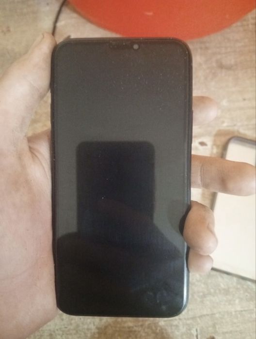 Iphone 11  pro srochni sotiladi